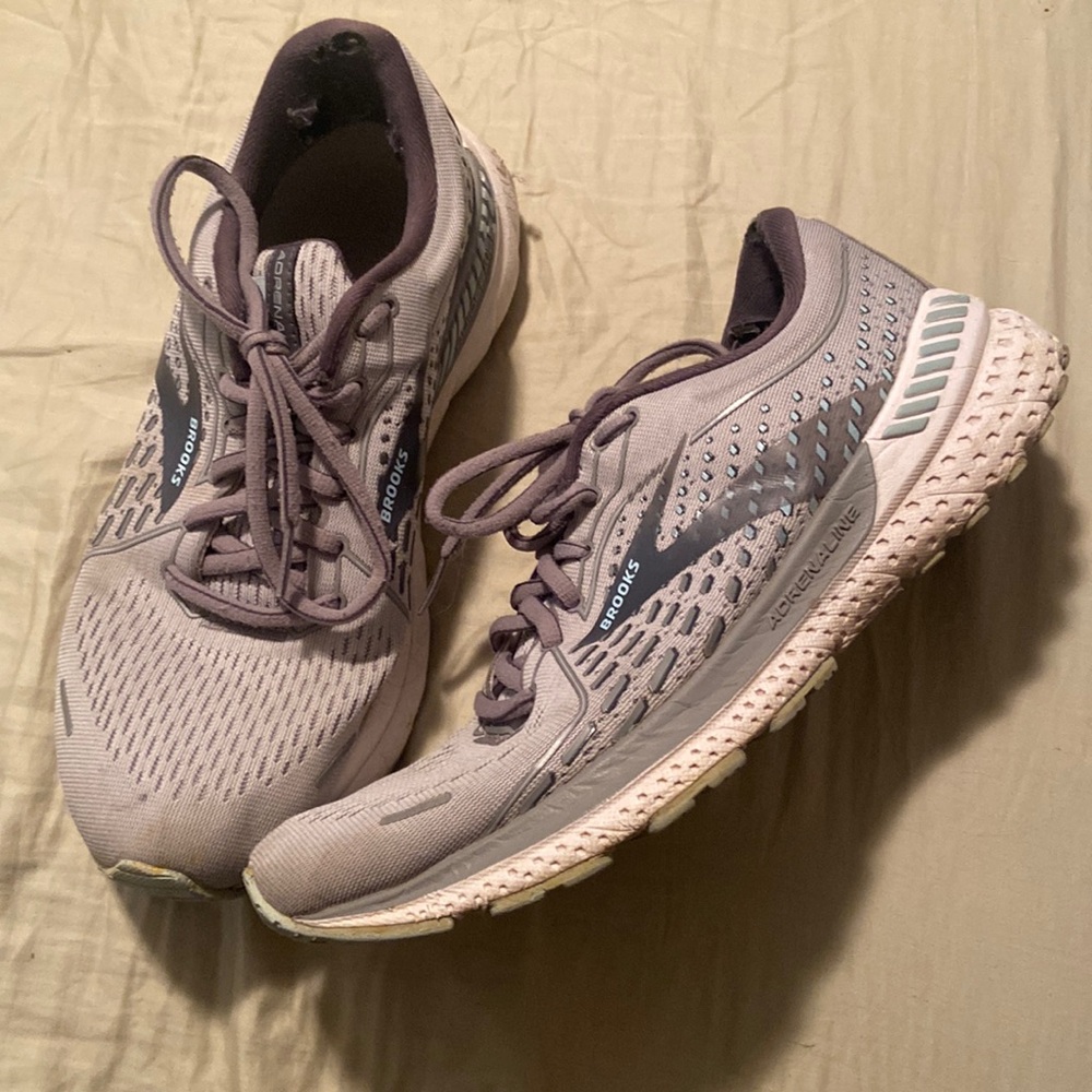 Brooks Adrenaline GTS 21 Running Shoe